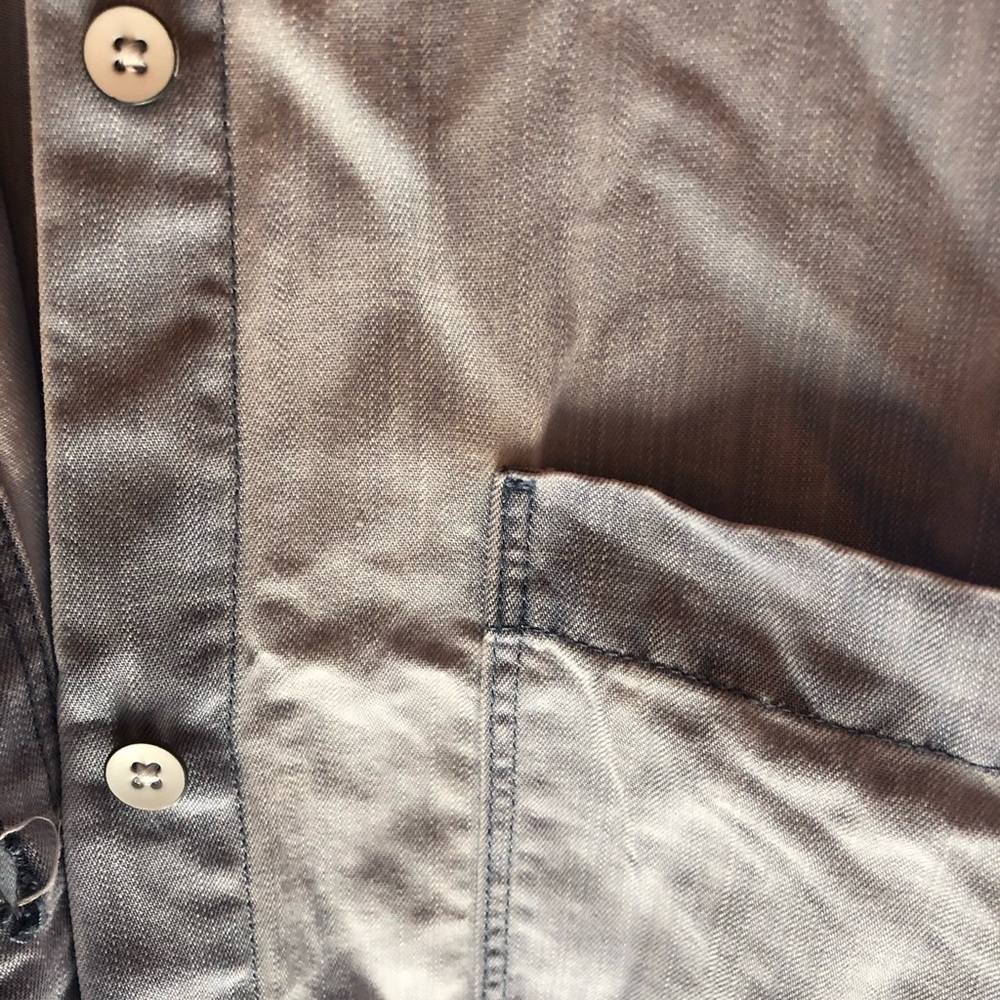 Button down - Picture 2 of 4
